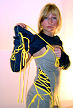 Foto: Modell von Michaela Röber. Ein Model präsentiert Funktionsunterwäsche.