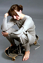 Foto: Modell von Maria Stieger. Ein Model präsentiert Funktionsunterwäsche.