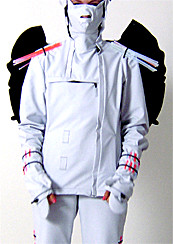 Modell u. Foto von Meike Hampe. Ein Model präsentiert ein Modedesign zum Thema Skilanglauf - Back to the Future..