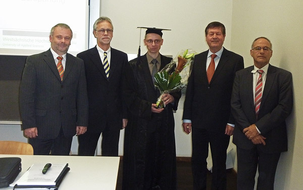 Nach erfolgreicher Verteidigung: die Promotionskommission mit Herrn Dr.-Ing. Glühmann (v.l.n.r.: Prof. Schubert, Prof. Schneeweiß, Dr.-Ing. Glühmann, Prof. Dürr, Prof. Wertheim) 
