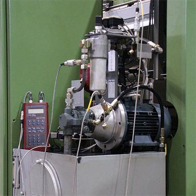 Foto 7: Hydraulische und Pneumatische Antriebe und Steuerungen.