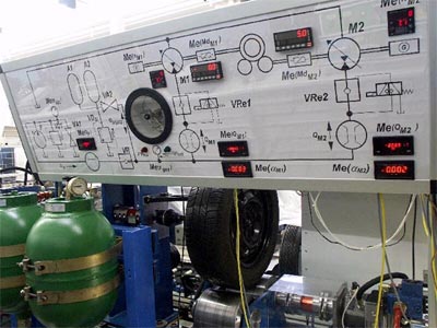 Foto 11: Hydraulische und Pneumatische Antriebe und Steuerungen