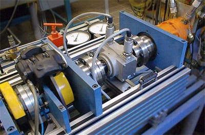 Foto 12: Hydraulische und Pneumatische Antriebe und Steuerungen