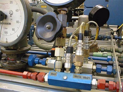 Foto 15: Hydraulische und Pneumatische Antriebe und Steuerungen