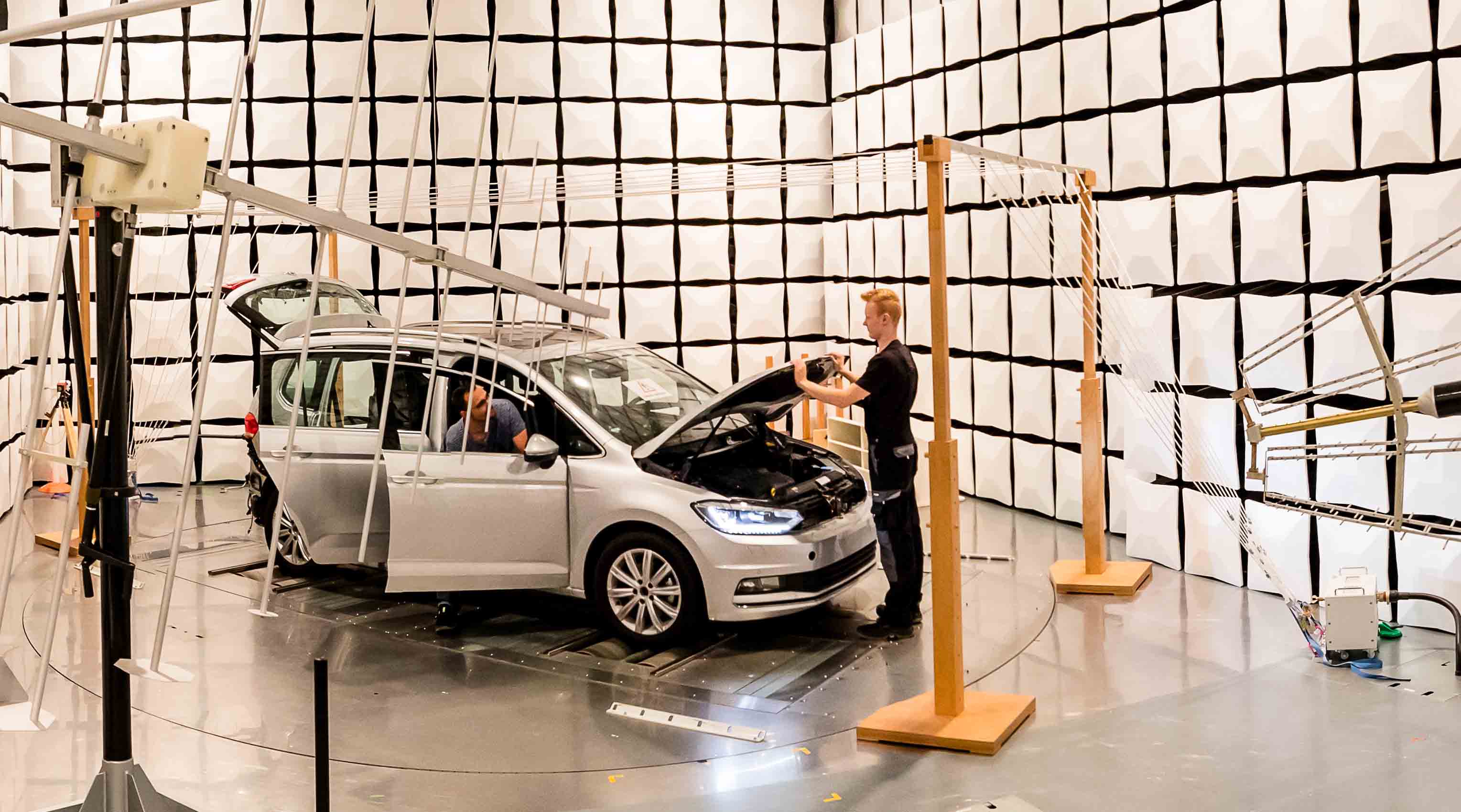 Photo: View inside the EMC laboratory. Two students test a car for electromagnetic compatibility. (source: whz/H. Gerischer)