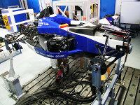 Foto 10: Formel BMW. Aufgebockter Rennwagen.