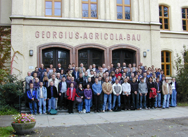Gruppenfoto: Studenten des Jahrgangs 2002