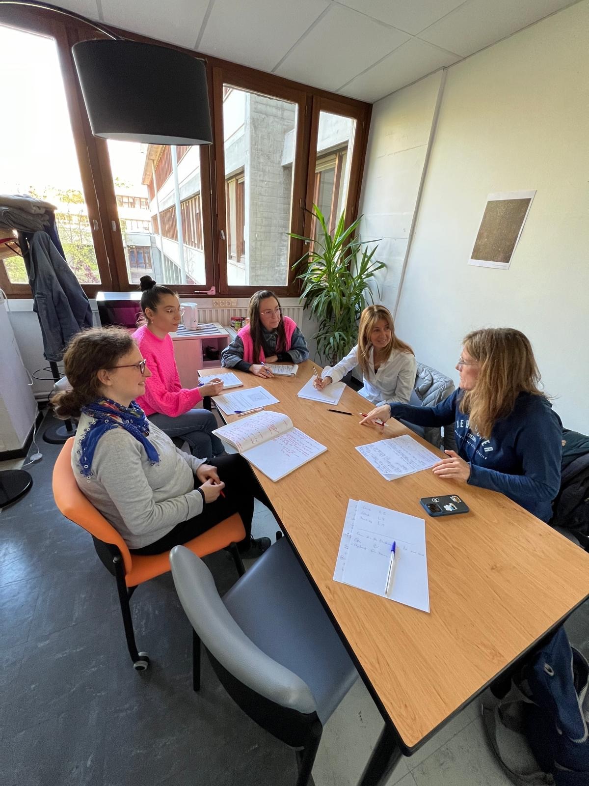 Foto: Besuch der Partneruniversität in Grenoble, Austausch der der Kolleginnen