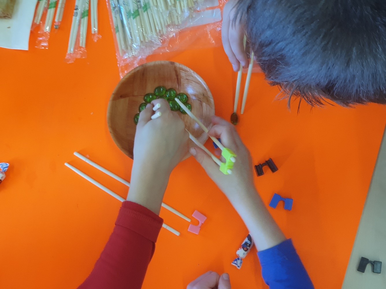 Foto: Testen von Essstäbchen