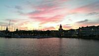 Foto: Blick vom Meer in den Hafen von la Rochelle.