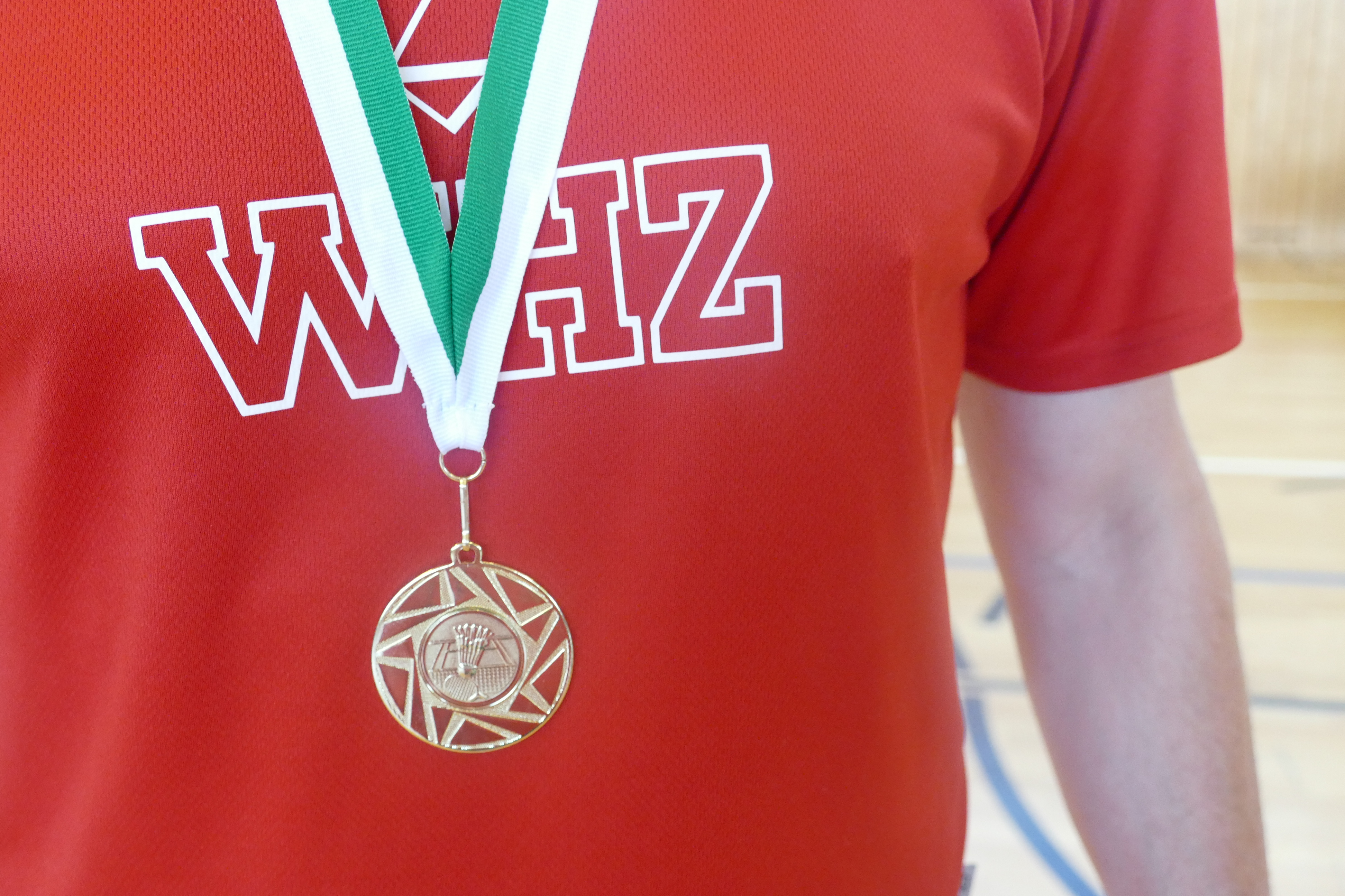 Umgehängte Medaille beim Badmintonspieler