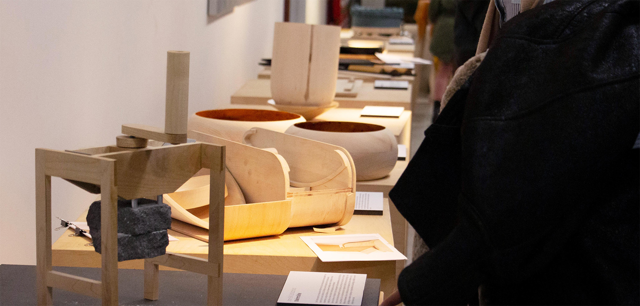 Auf dem Foto zusehen, Holzkunstwerke der Angewandte Kunst Schneeberg (Quelle: M. Golnaz/WHZ)