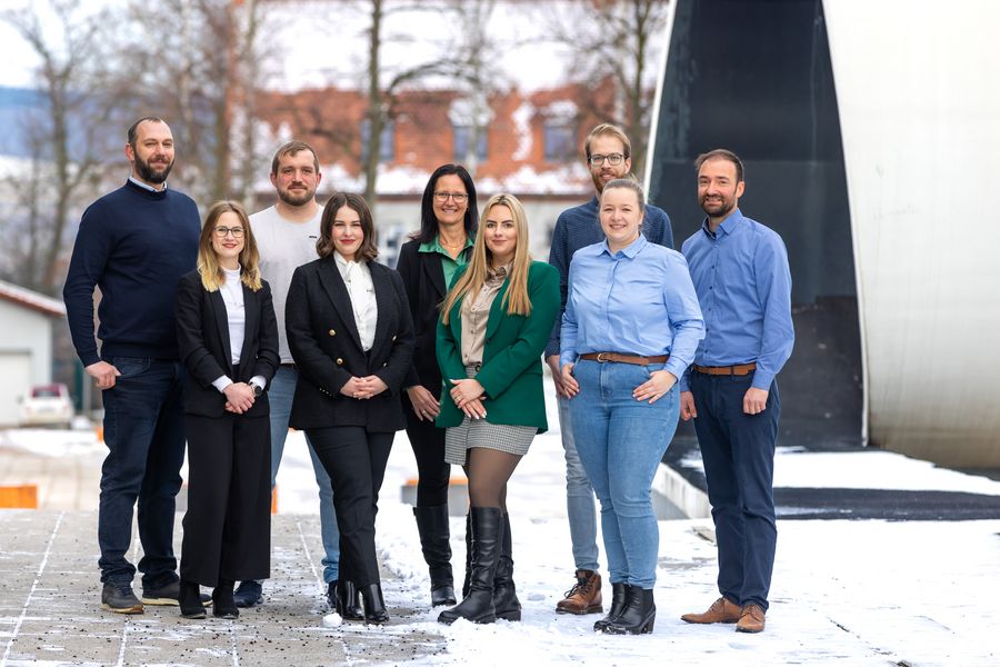Sieben junge Absolventen der WHZ bearbeiten gemeinsam als Nachwuchsforschungsgruppe die unterschiedlichen wissenschaftlichen Fragestellungen. Betreut werden sie dabei von vier Professoren an vier Fakultäten. Ganz rechts Projektleiter Prof. Ulrich Walther (Foto: WHZ/Helge Gerischer)