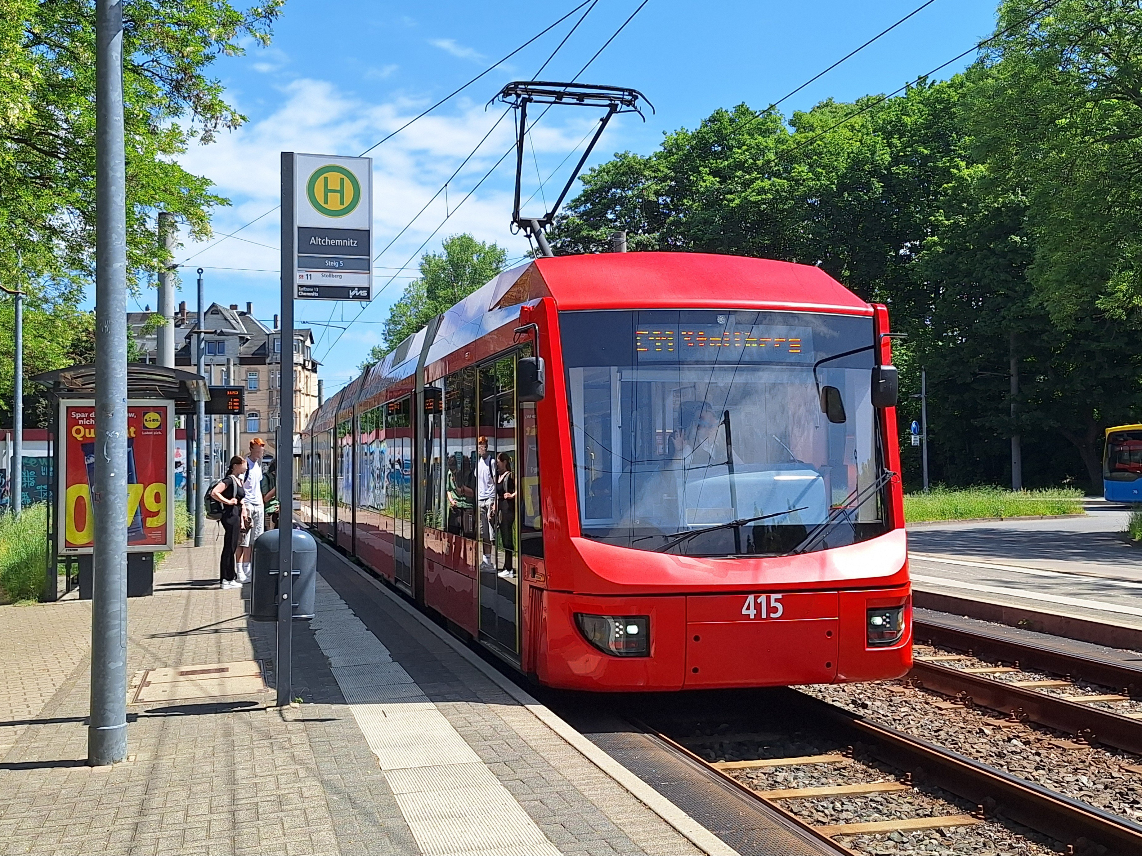 Variobahn der City-Bahn an der Verknüpfungsstelle Straßenbahn/Eisenbahn in Altchemnitz