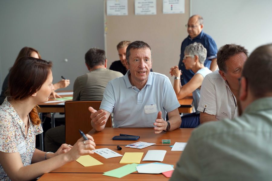 Foto: Lehrerinnen und Lehrer aus zwölf Schulen der Region Westsachsen tauschten sich an der WHZ zur Netzwerkarbeit, relevanten Themen der Informatischen Bildung und digitalen Tools aus. (Foto: WHZ/S. Vogelsang) 