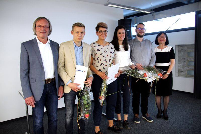 Gruppenbild: Auszeichnung durch den Hochschulförderverein von 4 Studierenden zu ihren hervorragenden Abschlussarbeiten.