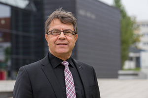 Professor für Kraftfahrzeugvernetzung und Verkehrssteuerung