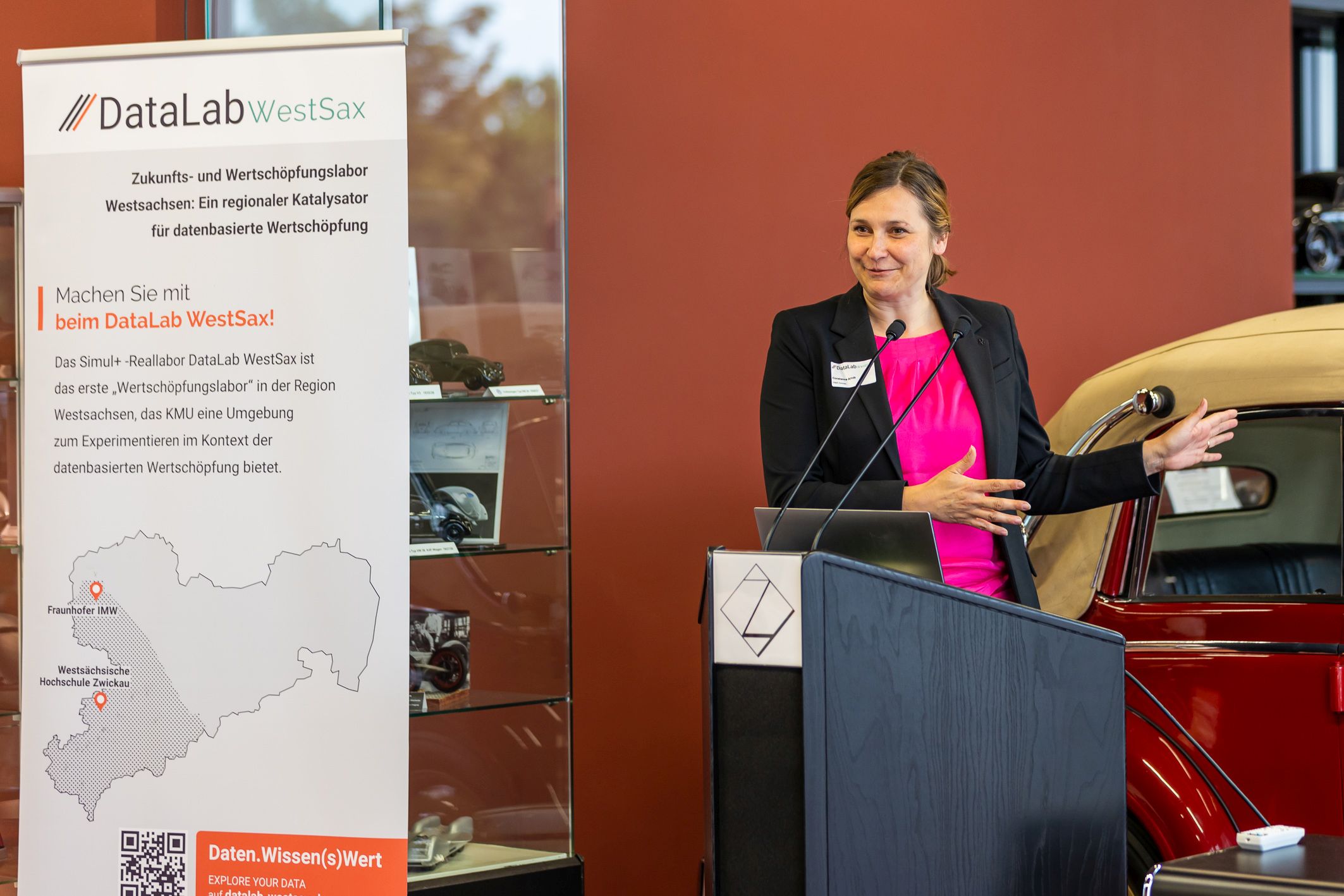 Foto: Constance Arndt, Oberbürgermeisterin von Zwickau, bei einer Rede