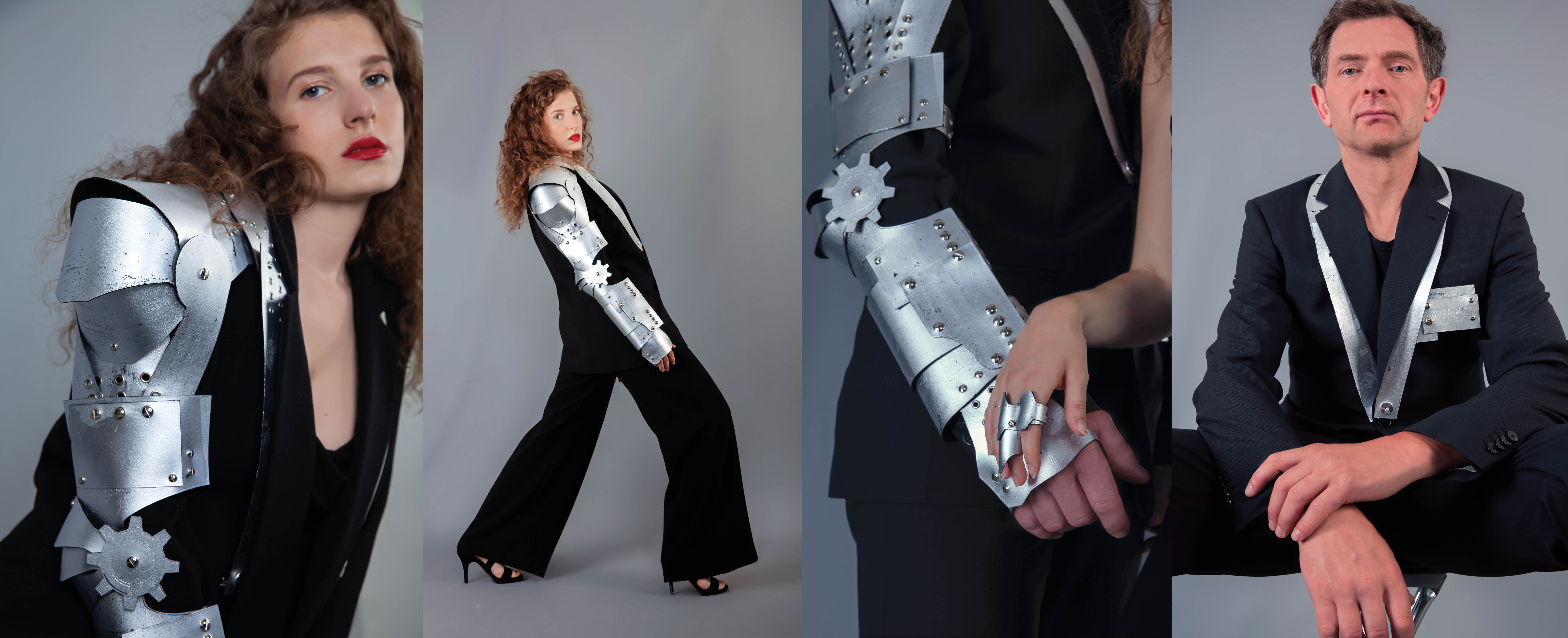 Eine Collage zeigt 4 Bilder. Auf dem ersten Foto sieht man eine Nahaufnahme einer jungen Frau mit lockigen Haaren. Sie trägt roten Lippenstift und einen schwarzen, klassischen Anzug. Auf diesem sind silberne Accessoires angebracht, die an einen Roboterarm erinnern. Das zweite Foto zeigt die Frau seitlich stehend. Das 3 Foto zeigt eine Nahaufnahme von den Händen der jungen Frau zusammen mit den Armen eines jungen Mannes. Sie trägt silberne Ringe und der Mann trägt die Accessoires vom ersten Foto, die an einen Roboterarm erinnern. Das Foto ganz recht zeigt einen jungen Mann, der auf einem Stuhl sitzt. Er trägt einen schwarzen klassischen Anzug und auf diesem sind wieder verschiedene, silberfarbene Elemente am Kragen und der Tasche angebracht.