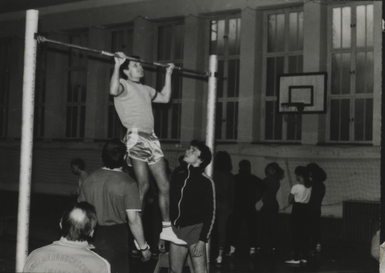 Sport in der Hochschul-Turnhalle Schillerstraße, 1980er-Jahre (?)